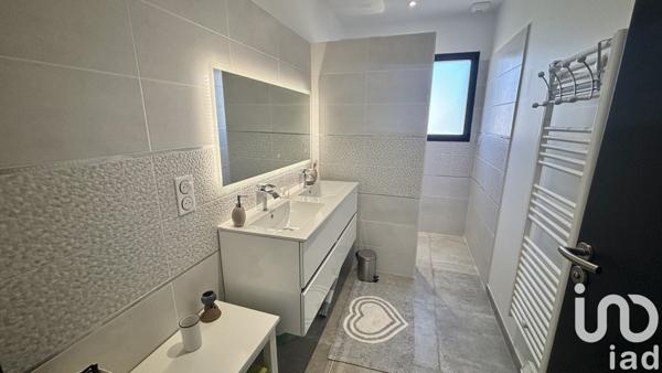 Maison traditionnelle 6 pièces de 142 m² à Lachapelle-sous-Aubenas (07200)