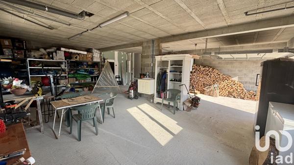 Maison traditionnelle 6 pièces de 142 m² à Lachapelle-sous-Aubenas (07200)