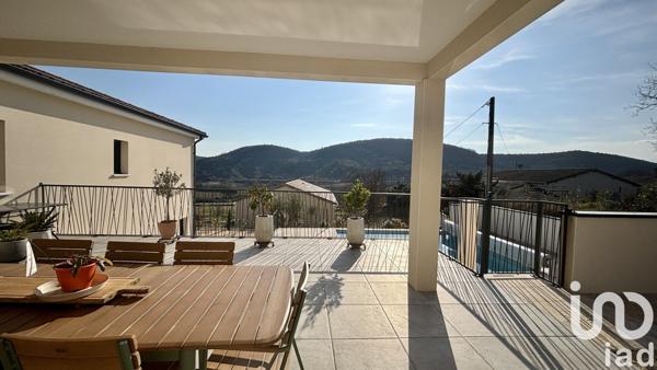 Maison traditionnelle 6 pièces de 142 m² à Lachapelle-sous-Aubenas (07200)