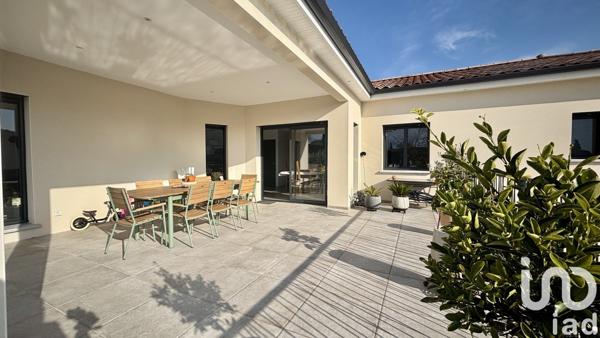 Maison traditionnelle 6 pièces de 142 m² à Lachapelle-sous-Aubenas (07200)