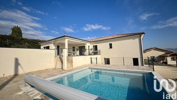 Maison traditionnelle 6 pièces de 142 m² à Lachapelle-sous-Aubenas (07200)