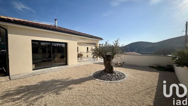 Maison traditionnelle 6 pièces de 142 m² à Lachapelle-sous-Aubenas (07200)