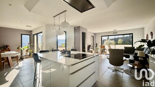 Maison traditionnelle 6 pièces de 142 m² à Lachapelle-sous-Aubenas (07200)