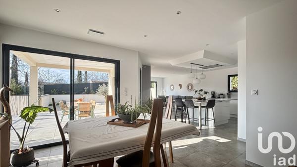 Maison traditionnelle 6 pièces de 142 m² à Lachapelle-sous-Aubenas (07200)