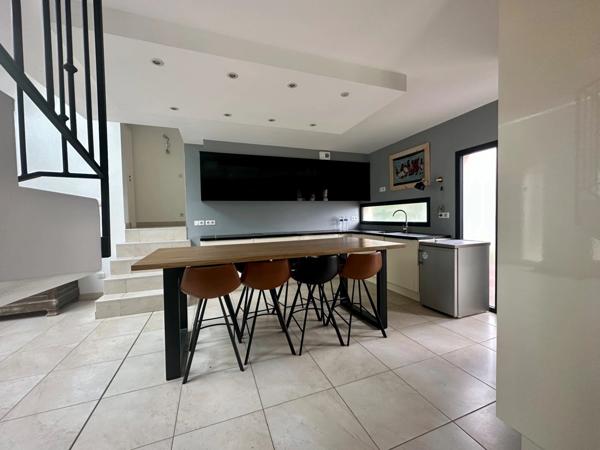 Dpt Essonne (91), à vendre GIF SUR YVETTE - Maison d'architecte de 190 m² sur terrain de 540 m²