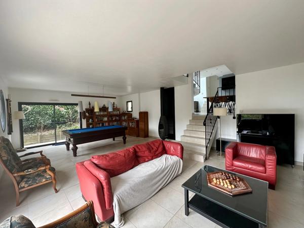 Dpt Essonne (91), à vendre GIF SUR YVETTE - Maison d'architecte de 190 m² sur terrain de 540 m²