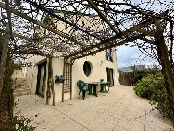 Dpt Essonne (91), à vendre GIF SUR YVETTE - Maison d'architecte de 190 m² sur terrain de 540 m²