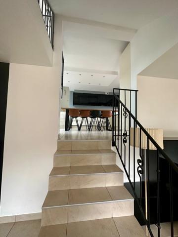 Dpt Essonne (91), à vendre GIF SUR YVETTE - Maison d'architecte de 190 m² sur terrain de 540 m²