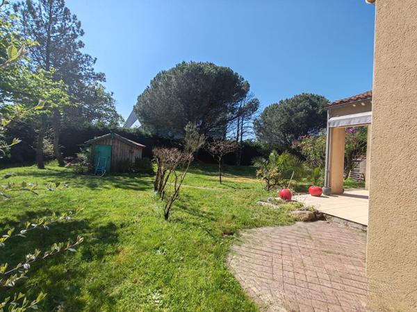 maison d'architecte de 140 m² avec 4 chambres et terrain de 1950 m²