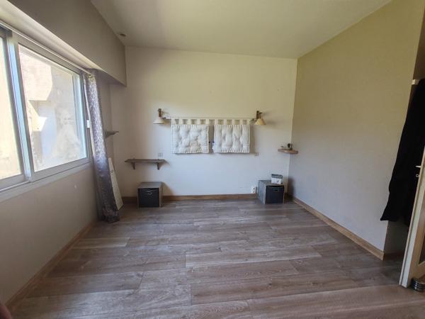 maison d'architecte de 140 m² avec 4 chambres et terrain de 1950 m²