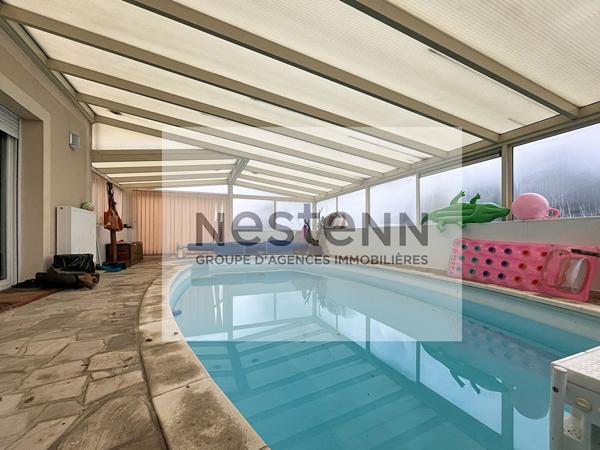 A vendre Sur Leuville sur Orge : Maison individuelle 7 pièces - 4 Chambres - 117 m² avec sous-sol total, piscine couverte et jardin