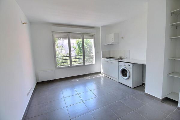 MONTREUIL ENTRE 2 PARCS, AU CALME, STUDIO 26.23M²