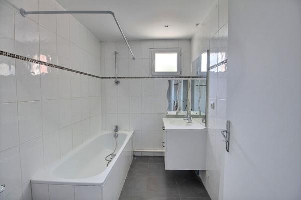 MONTREUIL ENTRE 2 PARCS, AU CALME, STUDIO 26.23M²