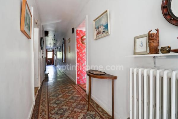 Maison de Charme et de Caractère de 353 m² - 9 Pièces - 6 Chambres sur parcelle de 662 m² - BELLAC 87300