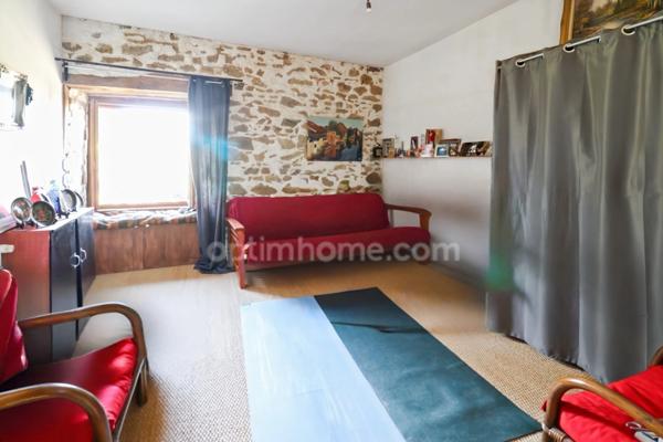 Maison de Charme et de Caractère de 353 m² - 9 Pièces - 6 Chambres sur parcelle de 662 m² - BELLAC 87300