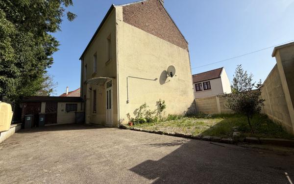 Maison à vendre    4 pièces •  Laon