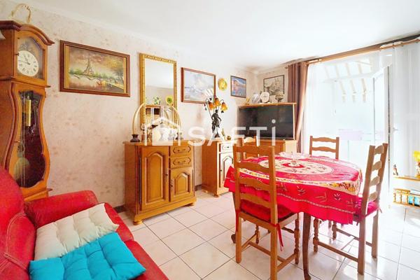 Calme absolu pour cet appartement au dernier étage et à proximité de toutes les commodités