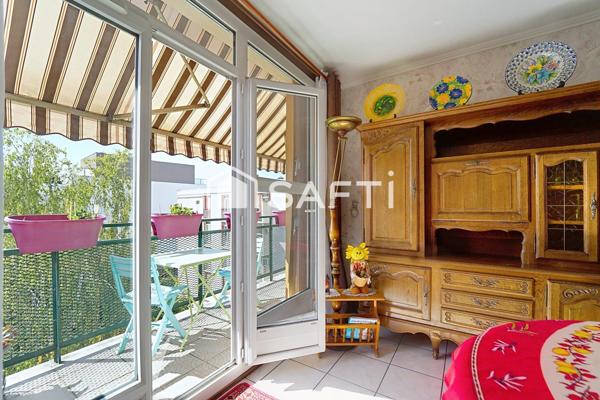 Calme absolu pour cet appartement au dernier étage et à proximité de toutes les commodités