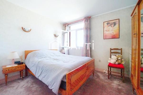 Calme absolu pour cet appartement au dernier étage et à proximité de toutes les commodités