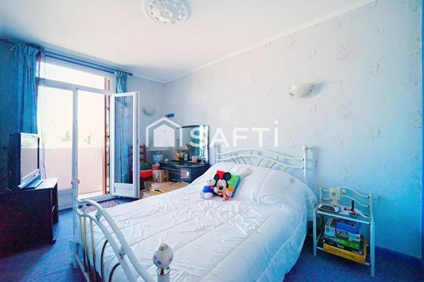 Calme absolu pour cet appartement au dernier étage et à proximité de toutes les commodités