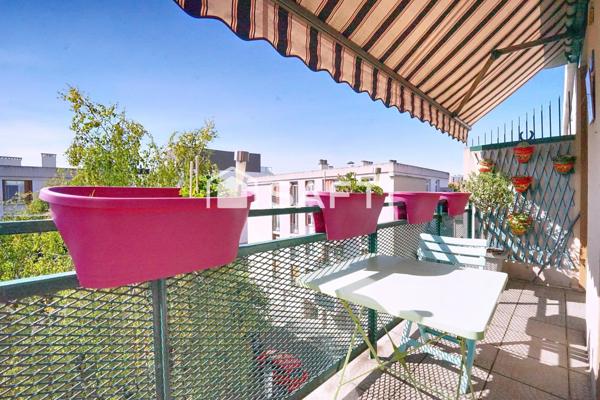 Calme absolu pour cet appartement au dernier étage et à proximité de toutes les commodités