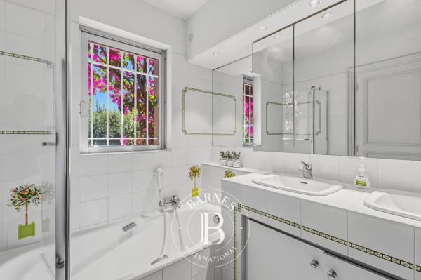 Mougins, Villa 4 Chambres -  220 m² à vendre