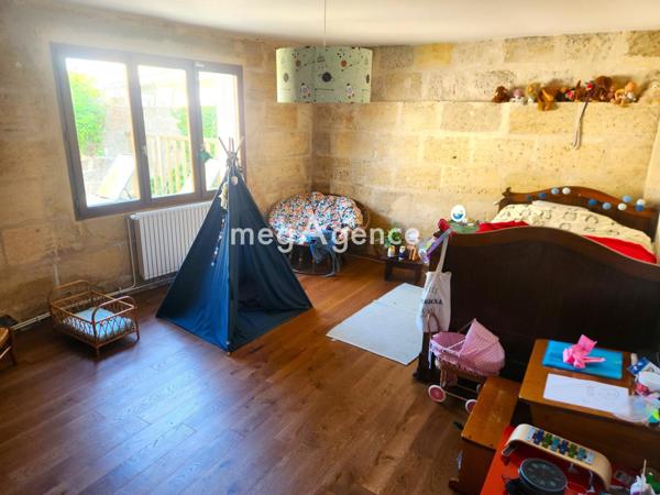 Maison à BEGLES, 33130 - 8 pièces 230m²