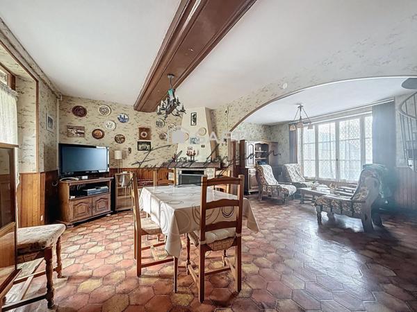 Maison spacieuse avec caves et dépendances !