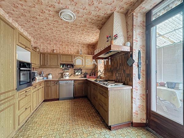 Maison spacieuse avec caves et dépendances !