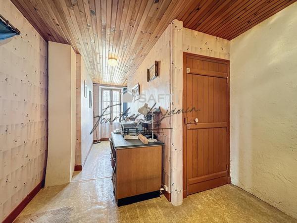 Maison spacieuse avec caves et dépendances !