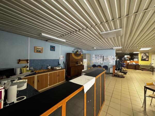 Local commercial de 330 m² loué – Investissement locatif avec bail commercial en cours