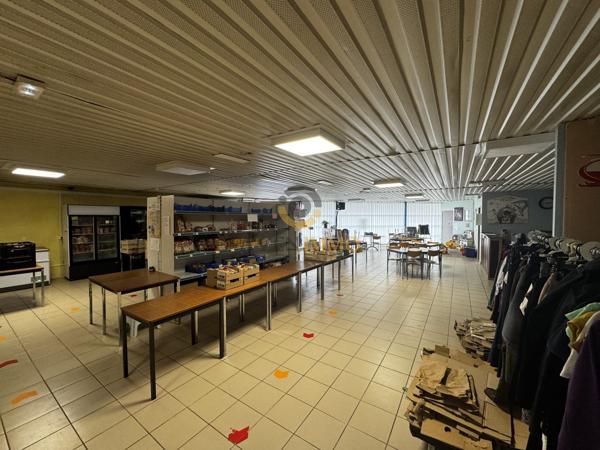 Local commercial de 330 m² loué – Investissement locatif avec bail commercial en cours