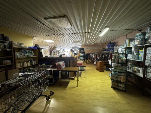 Local commercial de 330 m² loué – Investissement locatif avec bail commercial en cours