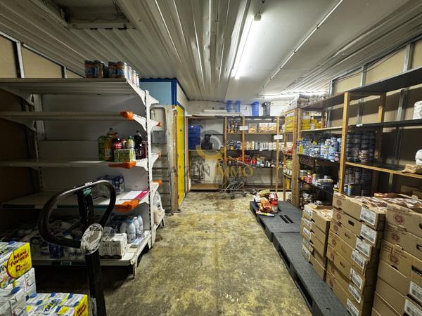 Local commercial de 330 m² loué – Investissement locatif avec bail commercial en cours