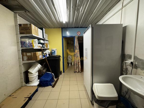 Local commercial de 330 m² loué – Investissement locatif avec bail commercial en cours