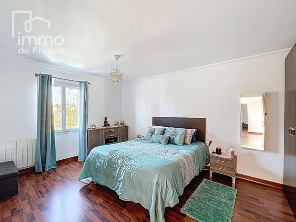 Maison de 247m2 à Viry proche douane de Soral