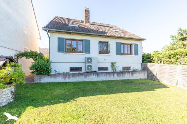 Maison à vendre |  Les Clayes-sous-Bois |  7 pièces | 155 m²