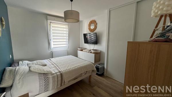 Maison récente de plain-pied avec 3 chambres et jardin, proche du centre