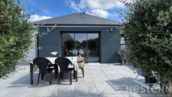 Maison récente de plain-pied avec 3 chambres et jardin, proche du centre