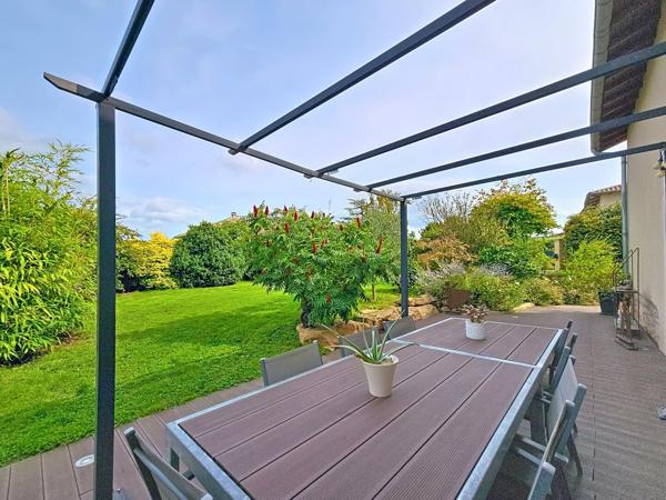 Maison en pierre et pisé 211 m² sur 692 m²