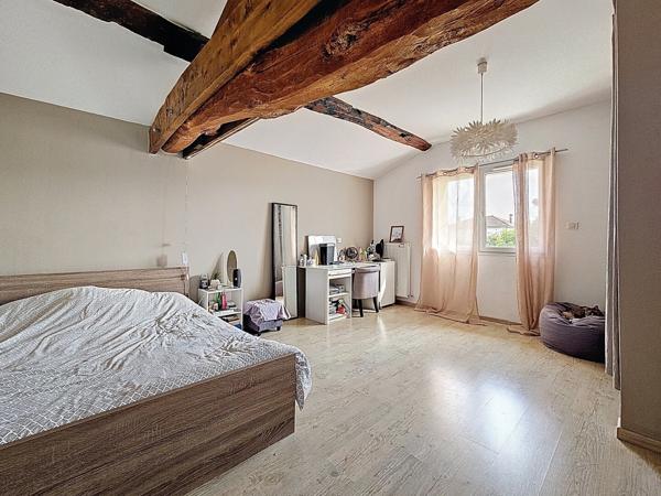 Maison en pierre et pisé 211 m² sur 692 m²