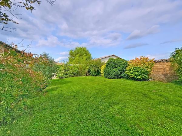 Maison en pierre et pisé 211 m² sur 692 m²