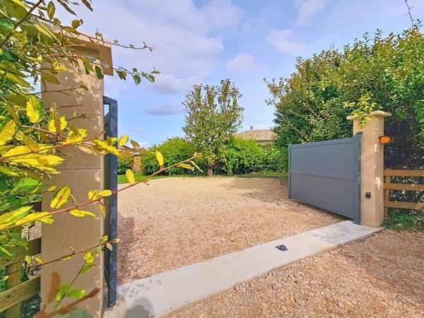 Maison en pierre et pisé 211 m² sur 692 m²