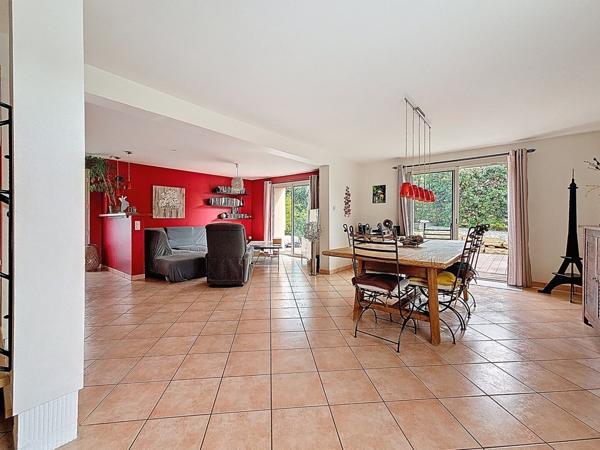 Maison en pierre et pisé 211 m² sur 692 m²