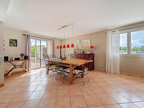 Maison en pierre et pisé 211 m² sur 692 m²