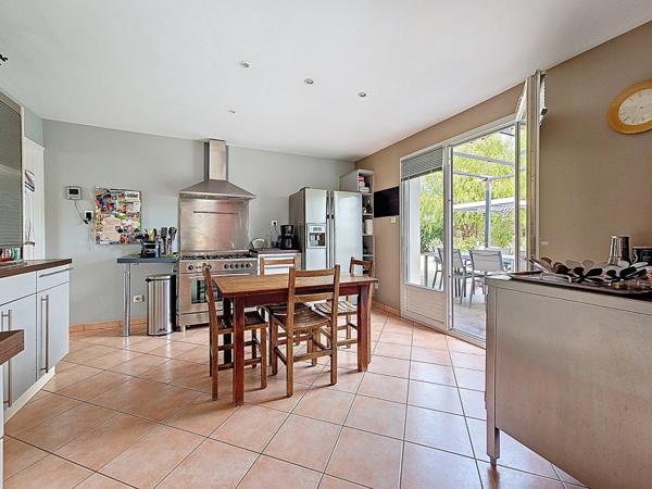 Maison en pierre et pisé 211 m² sur 692 m²