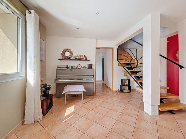 Maison en pierre et pisé 211 m² sur 692 m²