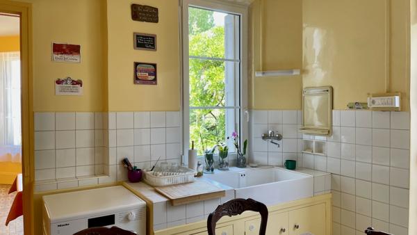 Propriete
                                                                                                                                                                                                                                                                                                                        12 pièce(s)                                                                                                                                                                                                          7 chambre(s)                                                                                                                                                                                                          305  m²