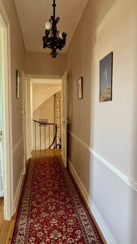 Propriete
                                                                                                                                                                                                                                                                                                                        12 pièce(s)                                                                                                                                                                                                          7 chambre(s)                                                                                                                                                                                                          305  m²