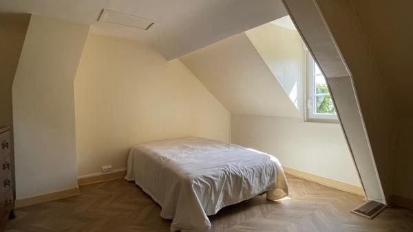 Propriete
                                                                                                                                                                                                                                                                                                                        12 pièce(s)                                                                                                                                                                                                          7 chambre(s)                                                                                                                                                                                                          305  m²